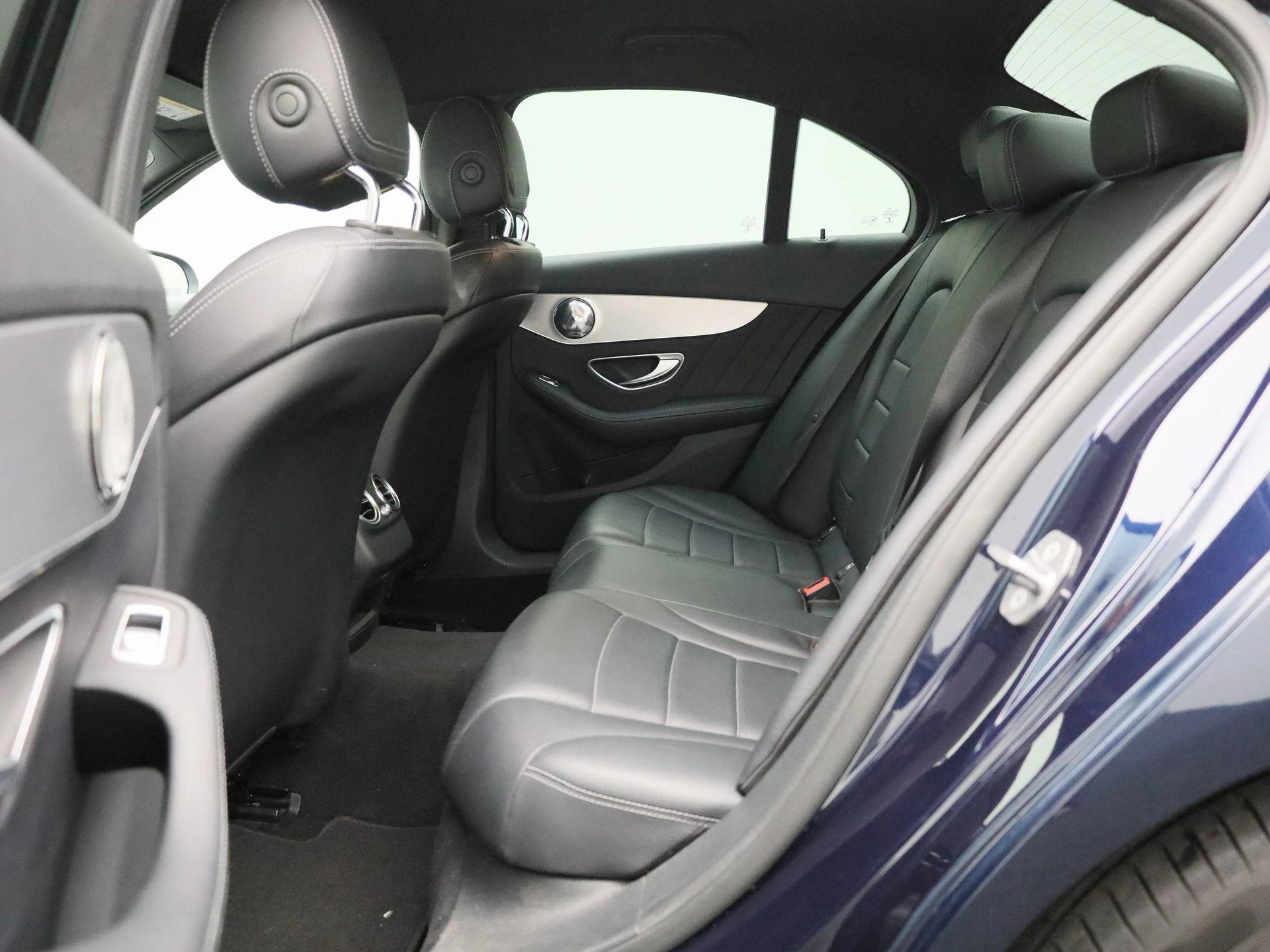 Mercedes-Benz-C-Klasse-image-10