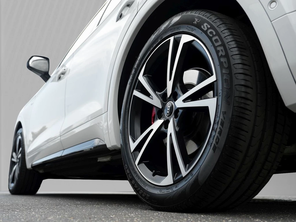 Audi Q5 50 TDI S line Matrix Panorama 360° B&O Headup