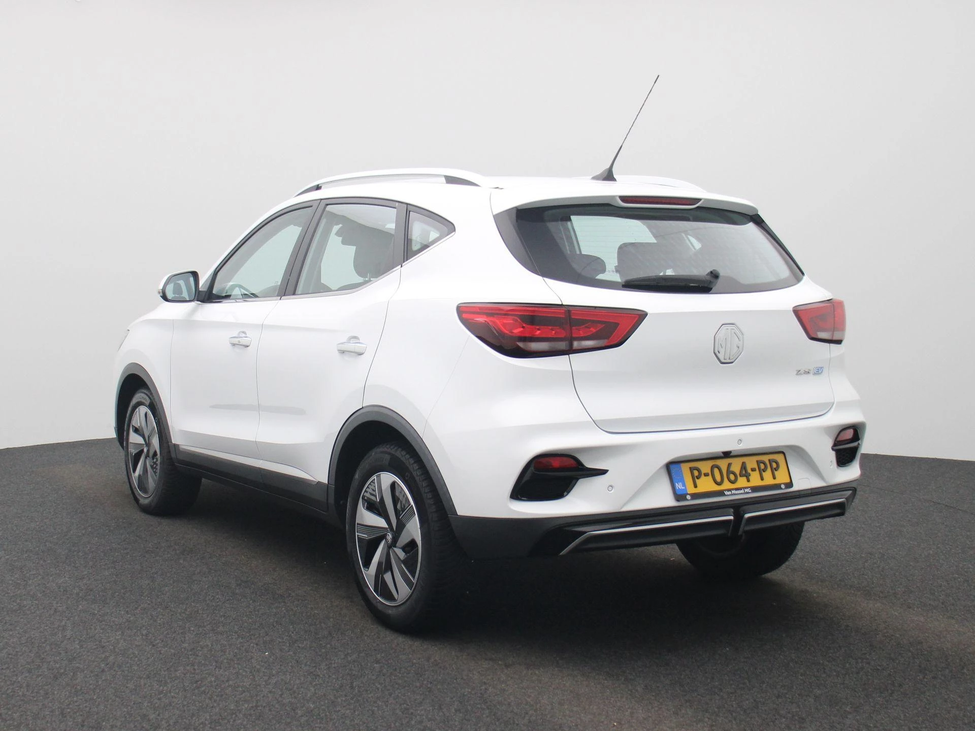 MG-ZS EV-image-2