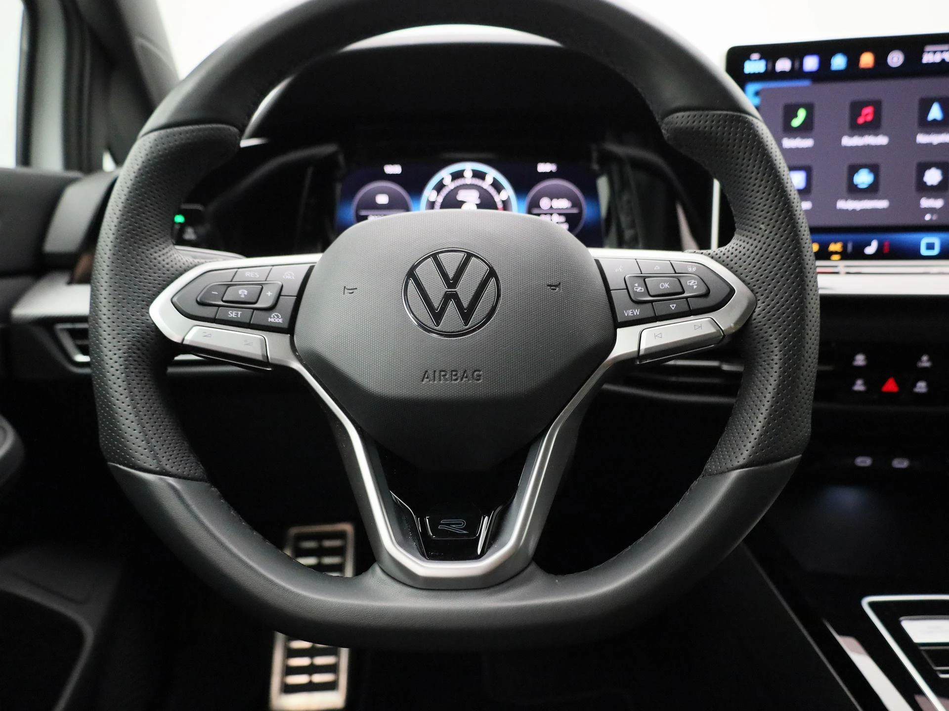 Volkswagen Golf 1.5 eTSI R-Line Edition