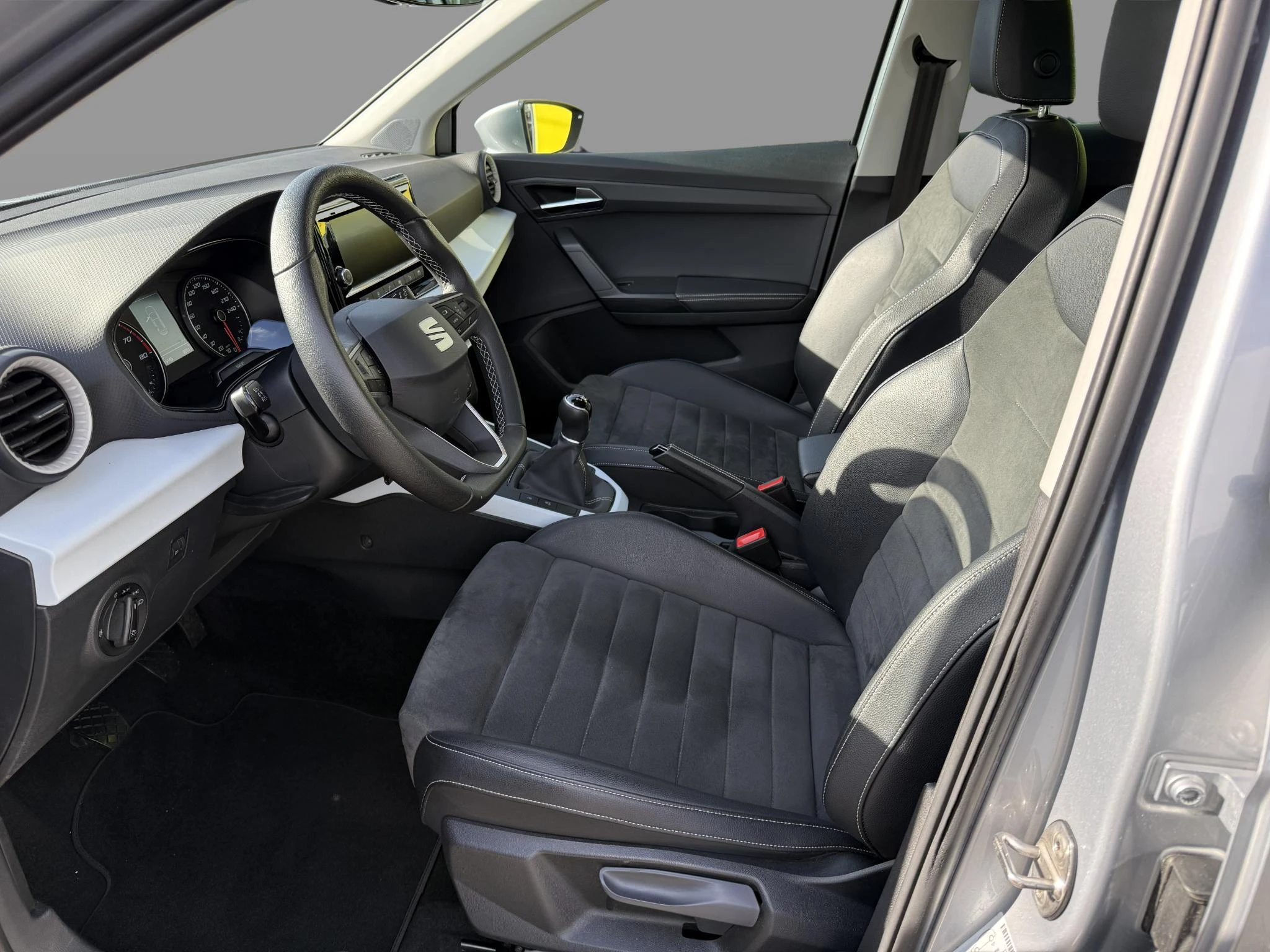 SEAT-Arona-image-8
