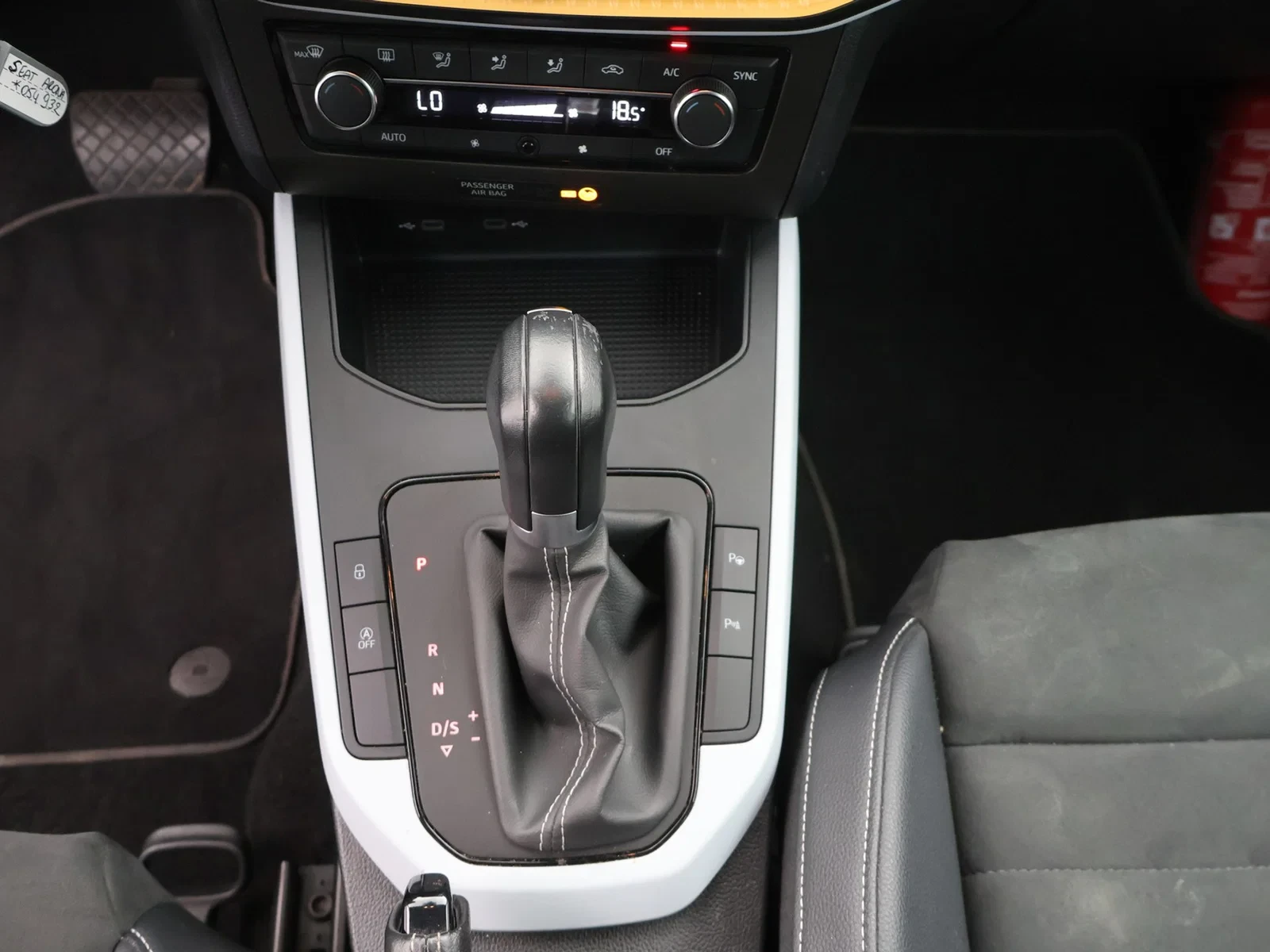 SEAT-Arona-image-15