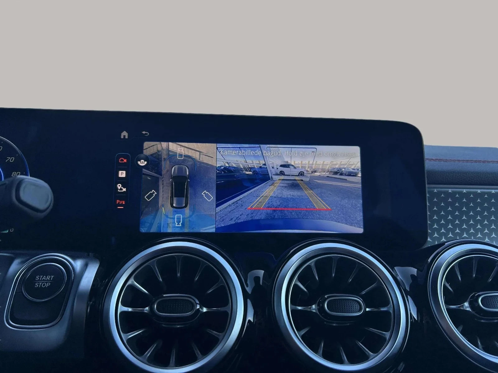Mercedes-Benz-EQB-image-15
