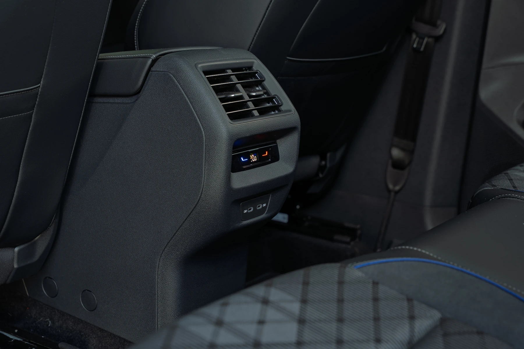 Volkswagen-Tiguan-image-10
