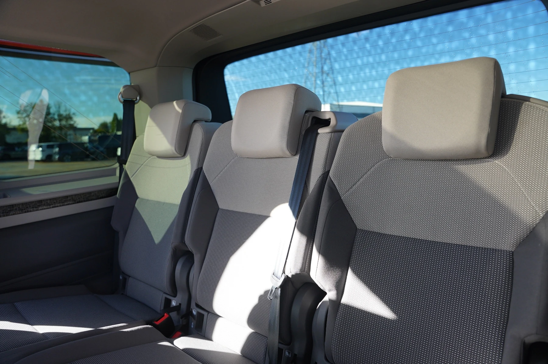 Volkswagen-Multivan-image-27
