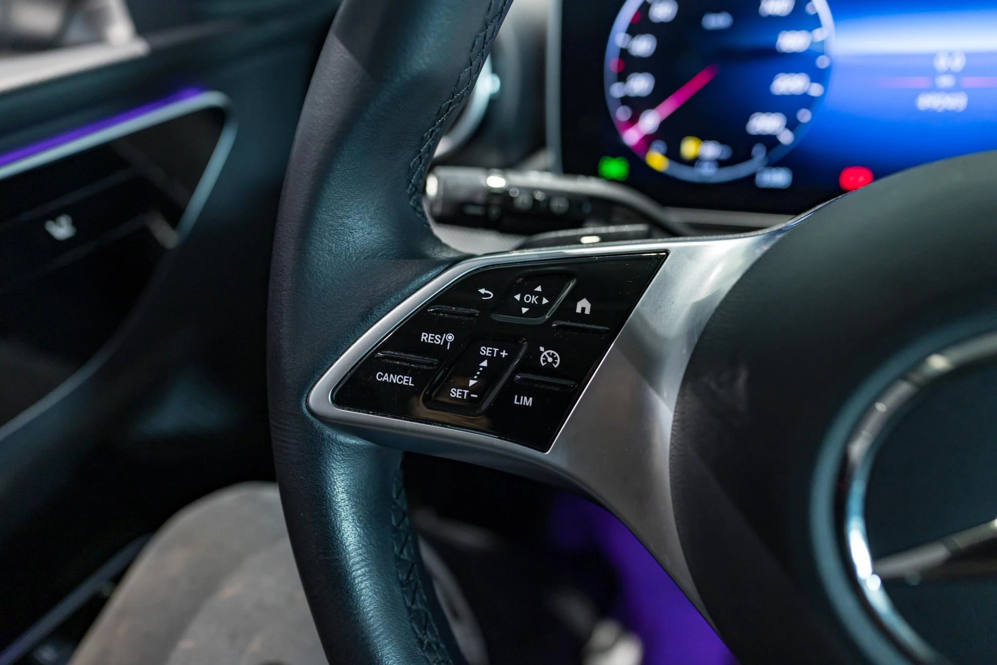 Mercedes-Benz-C-Klasse-image-25