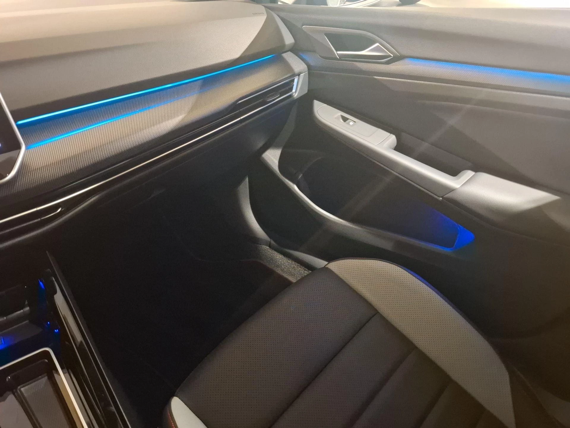 Volkswagen-Golf-image-8