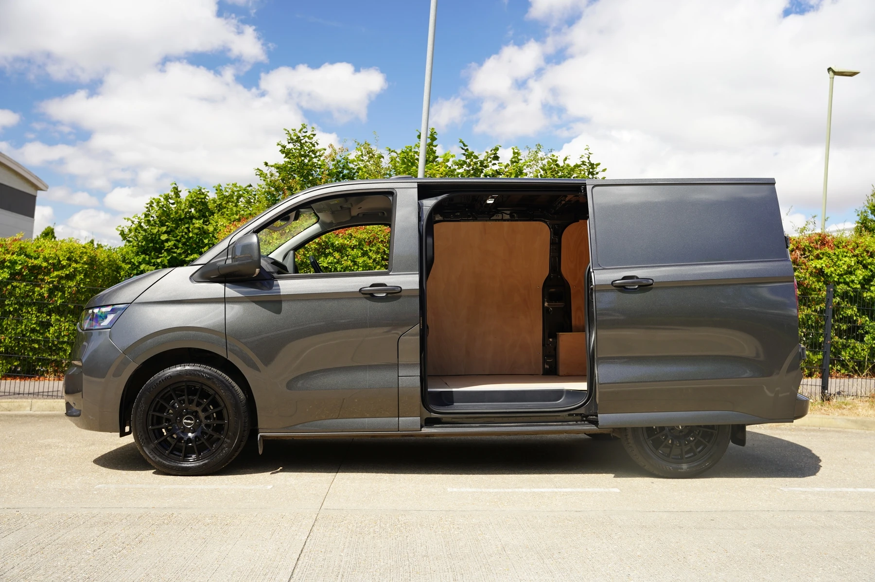 Volkswagen-Transporter-image-32