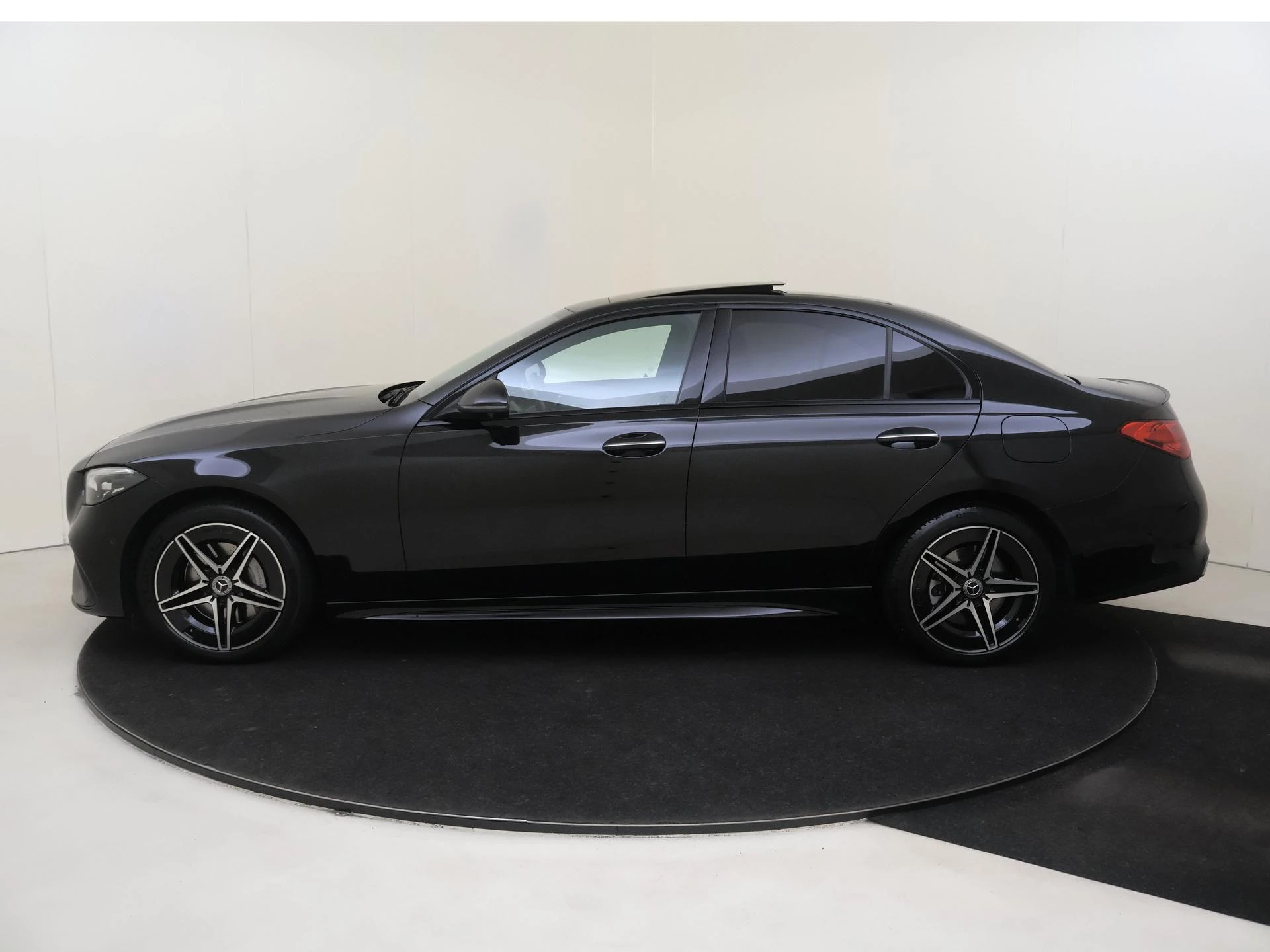 Mercedes-Benz-C-Klasse-image-7