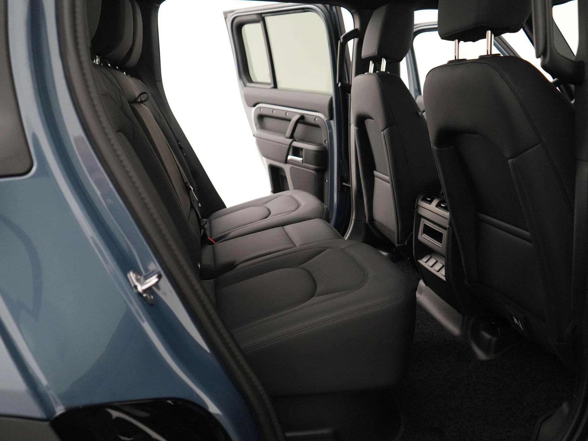 Land Rover-Defender-image-36