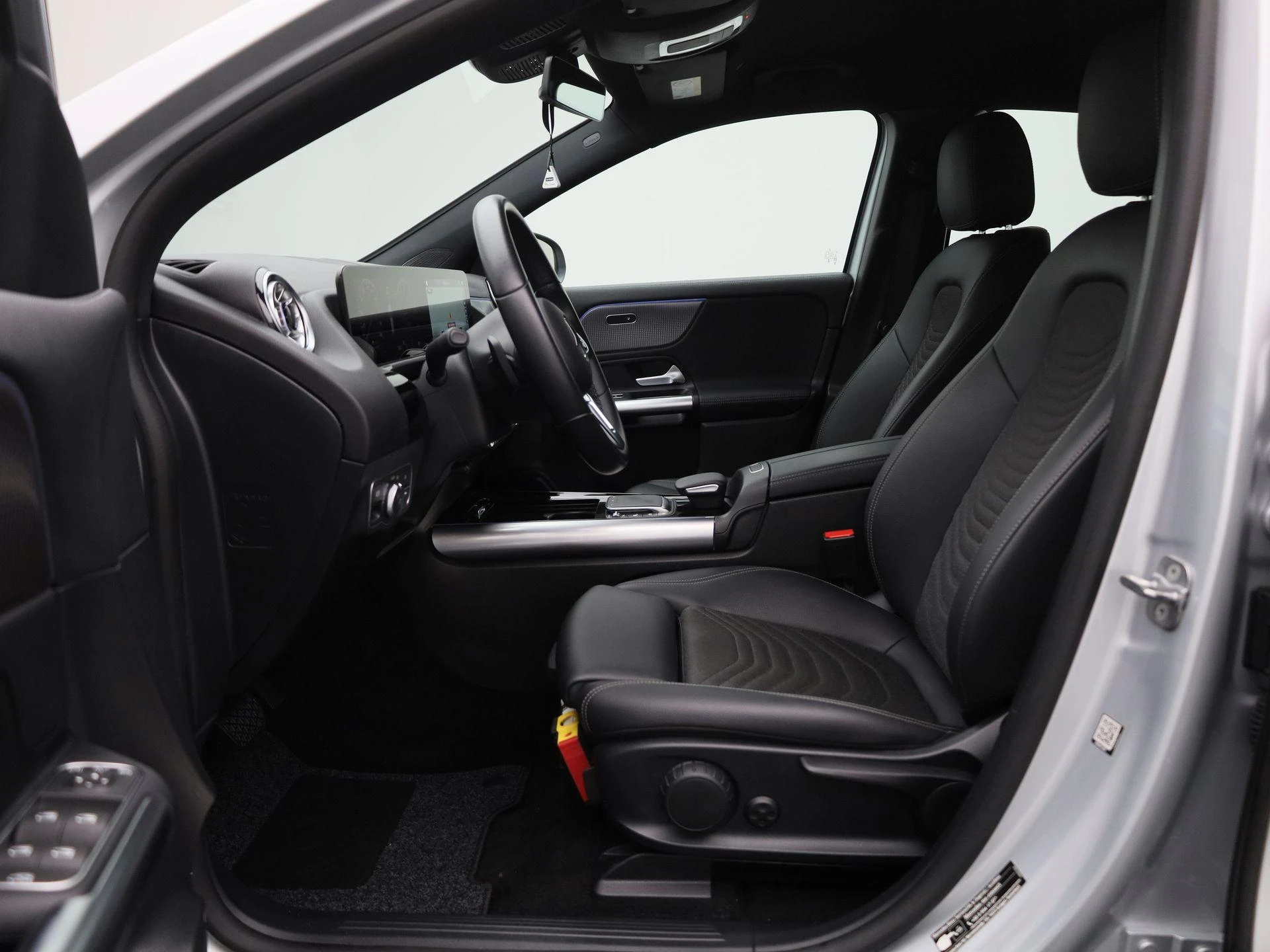 Mercedes-Benz-EQA-image-10