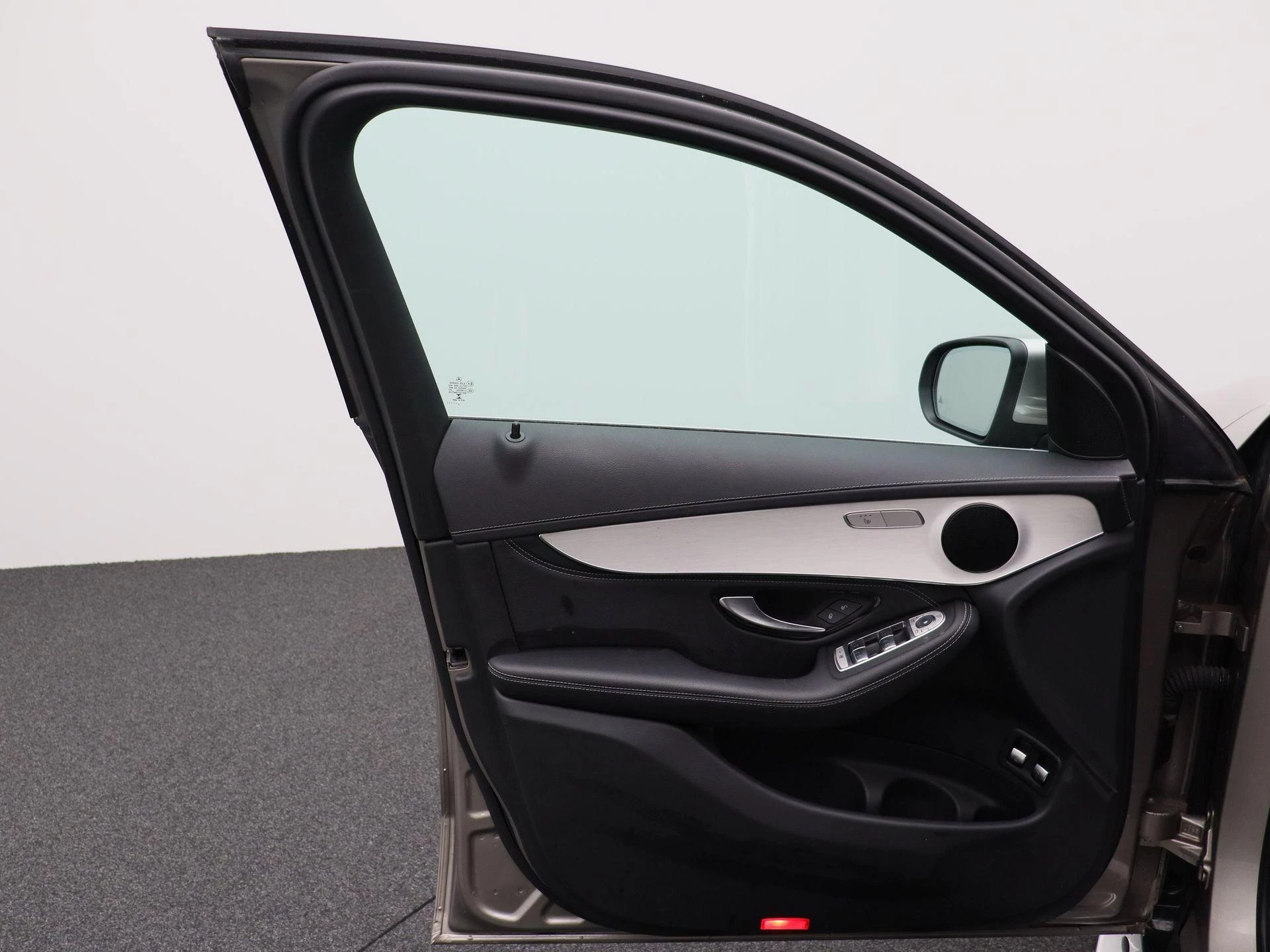 Mercedes-Benz GLC 300d SUV + LEDER + PANORAMISCH DAK + CARPLAY + TREKHAAK +