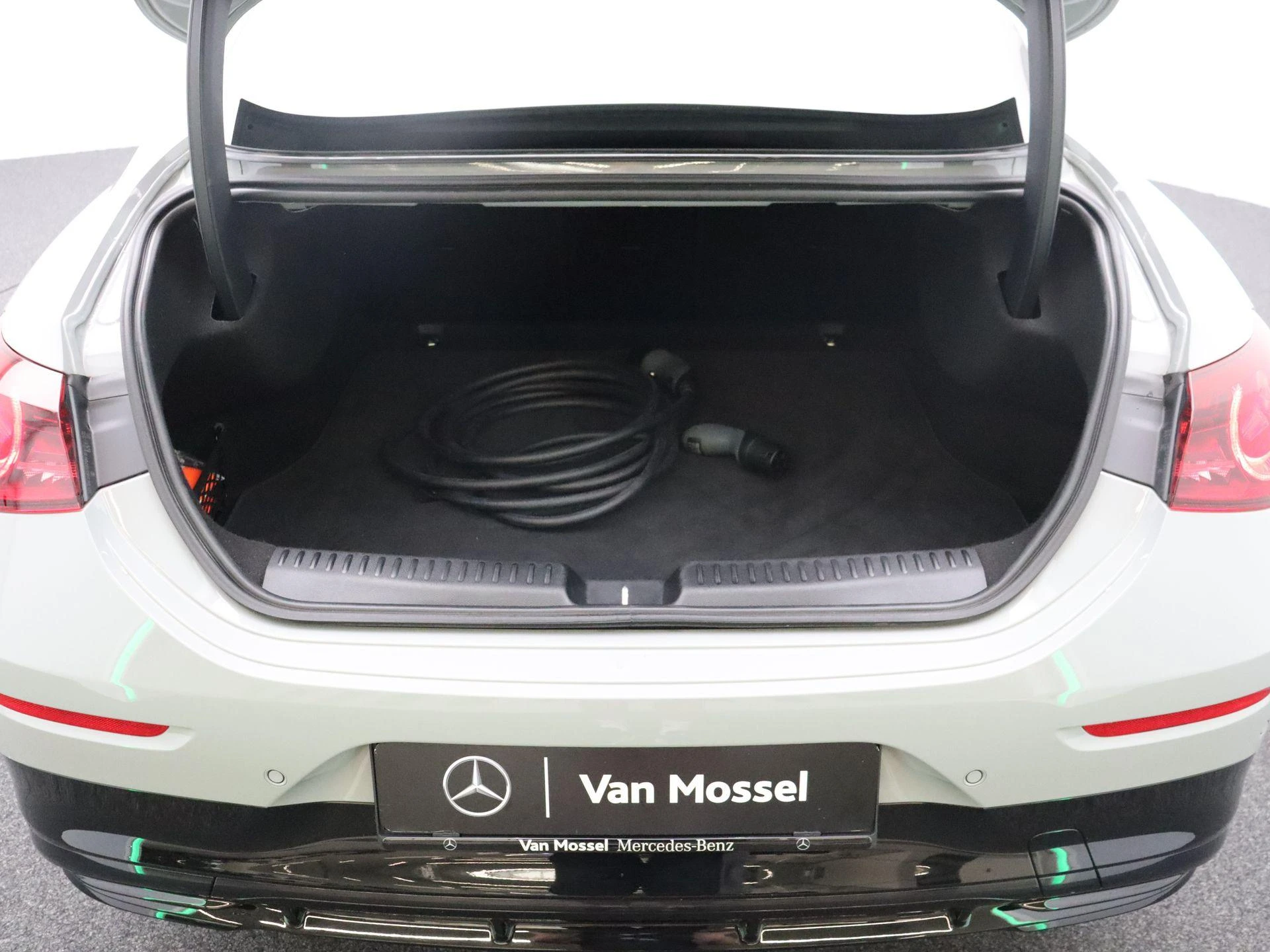 Mercedes-Benz-CLA-image-20