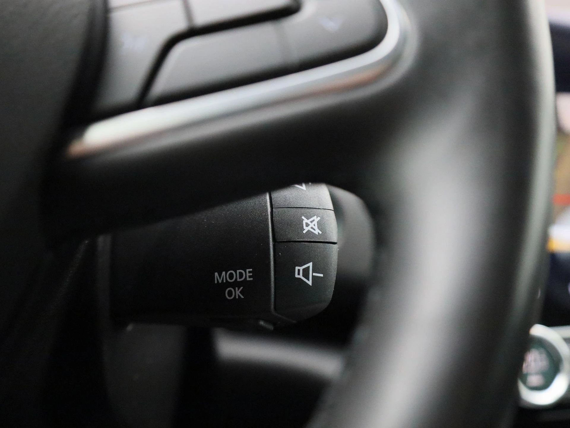 Renault-Mégane Estate-image-23