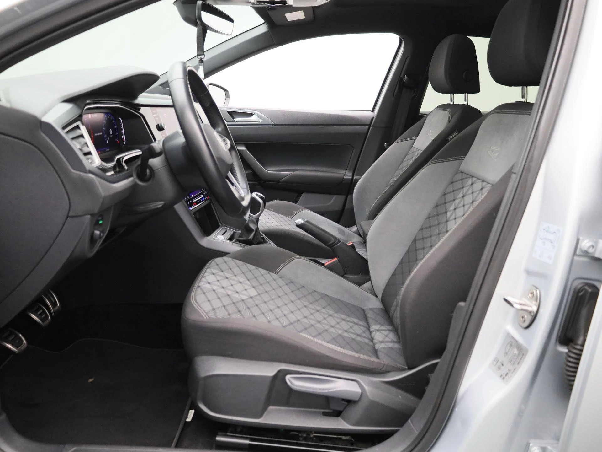 Volkswagen-Polo-image-9