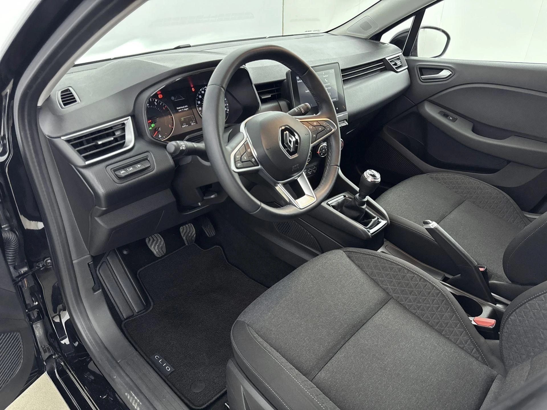Renault-Clio-image-8
