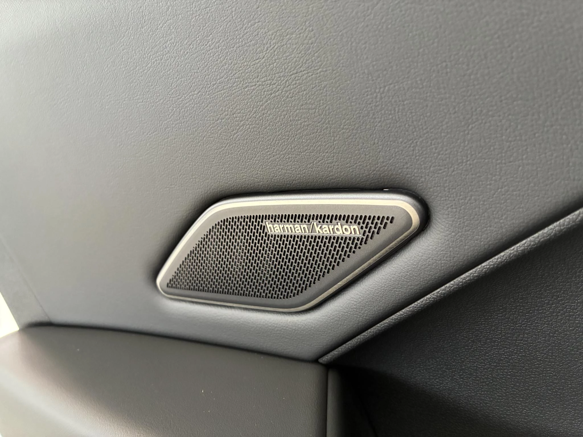 Volkswagen-T-Roc-image-10