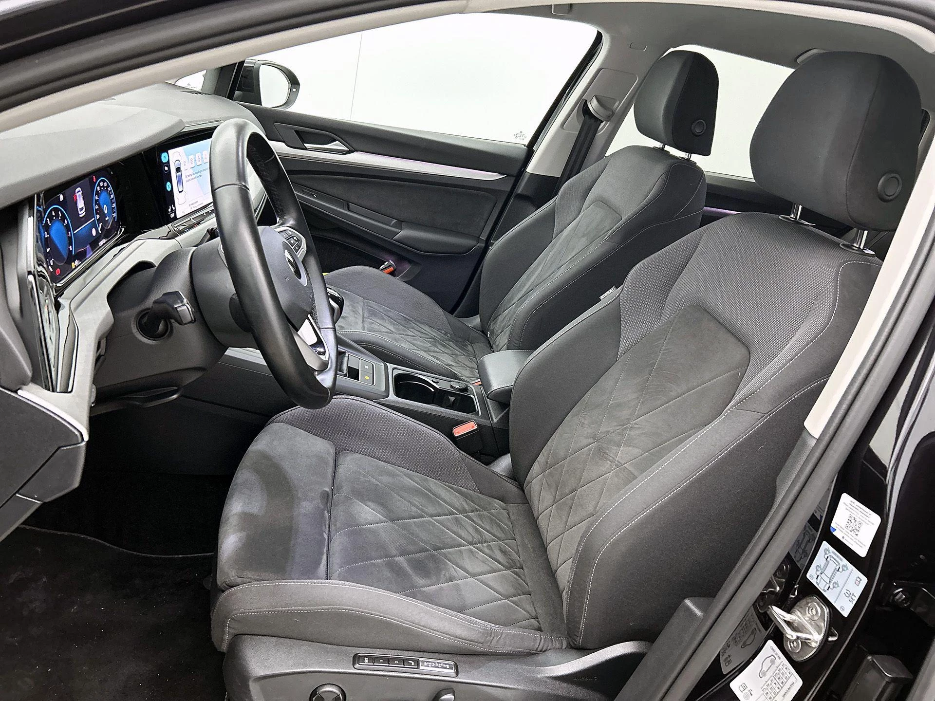 Volkswagen-Golf-image-43