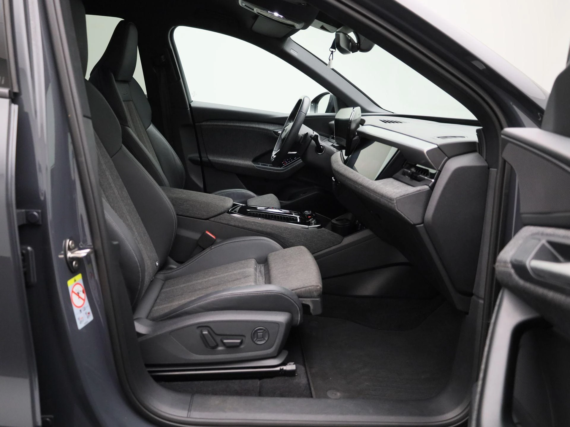 Audi-Q6 e-tron-image-35