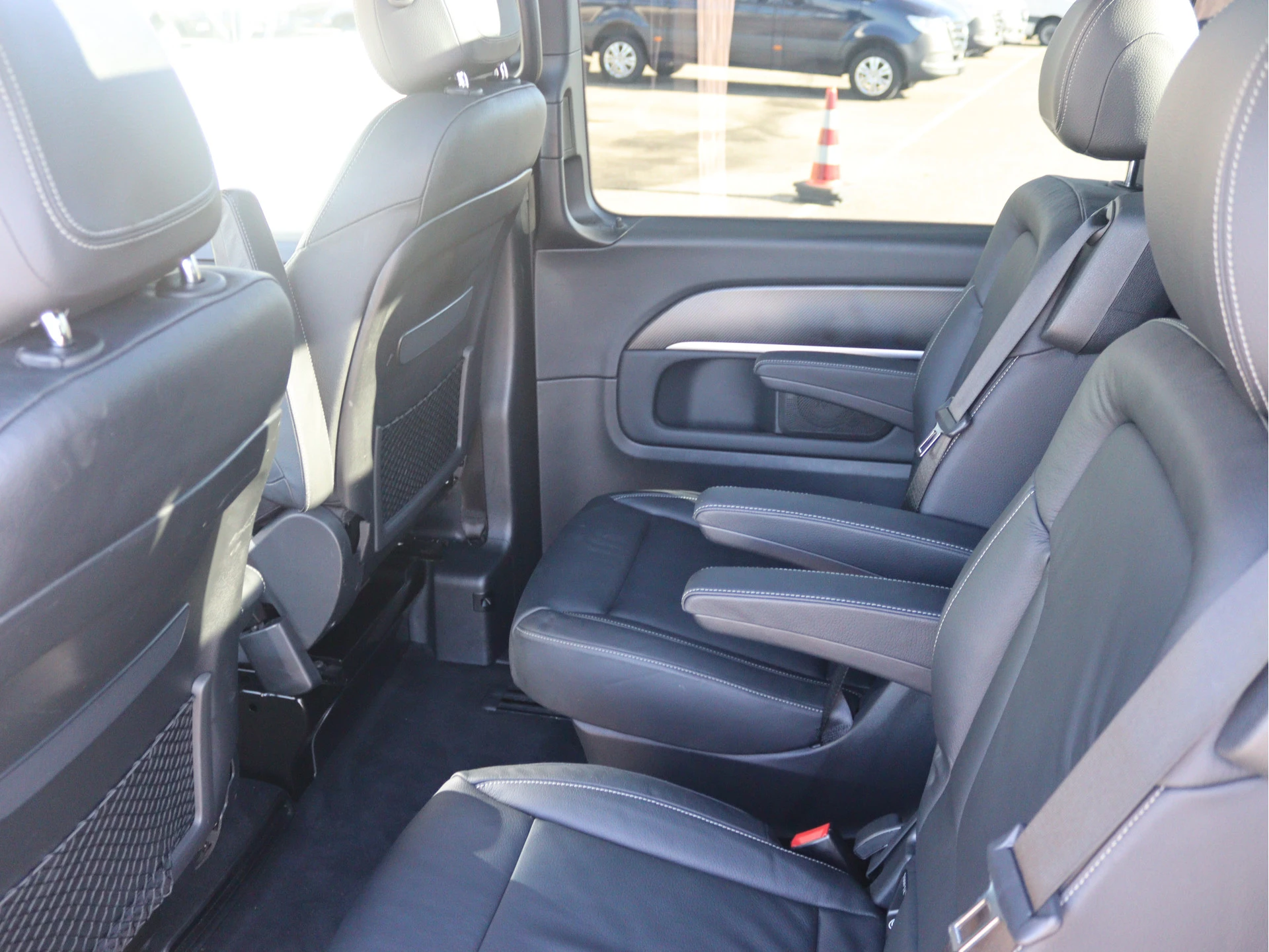 Mercedes-Benz-V-Klasse-image-15