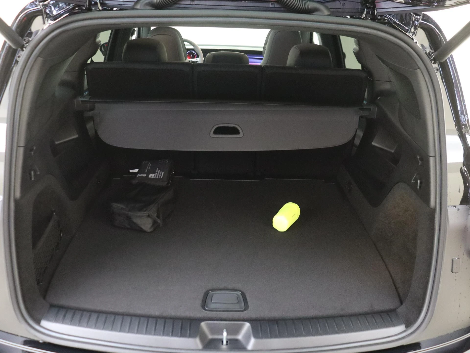 Mercedes-Benz-GLB-image-28