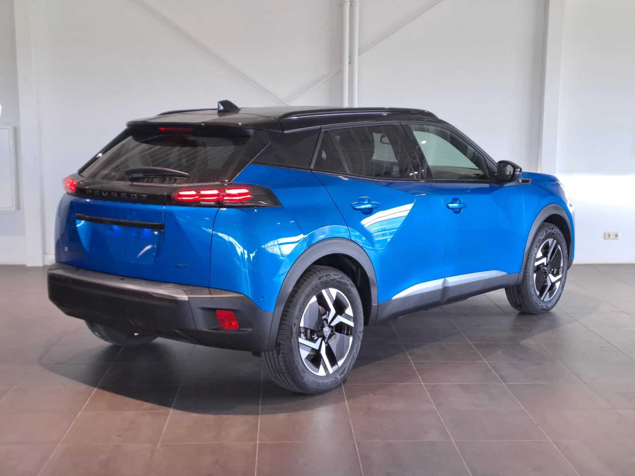 Peugeot-e-2008-image-1