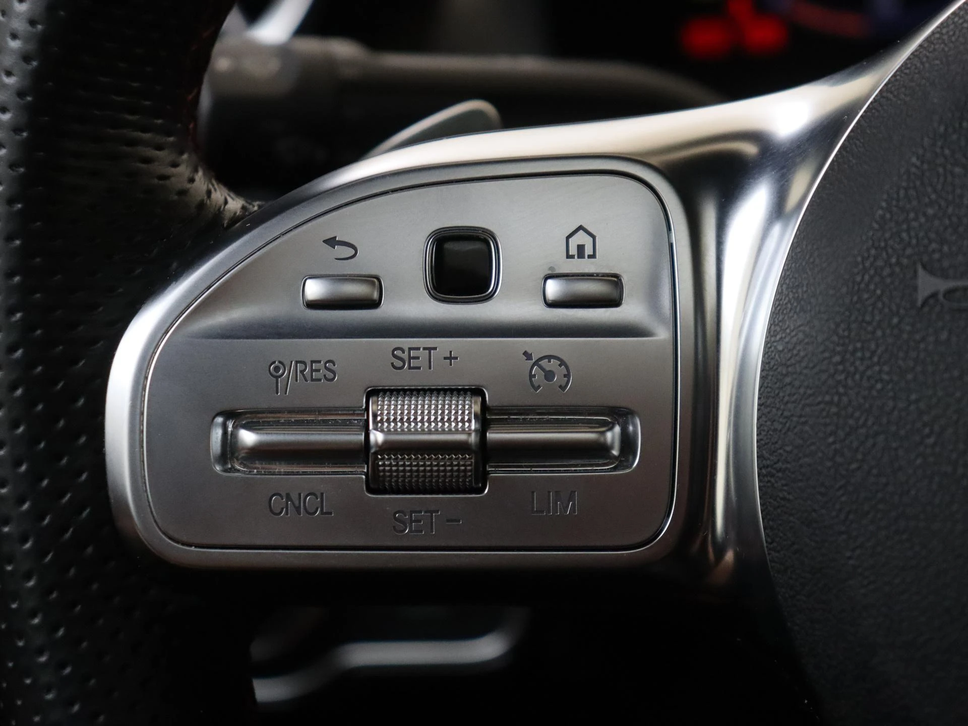 Mercedes-Benz-CLA-image-11