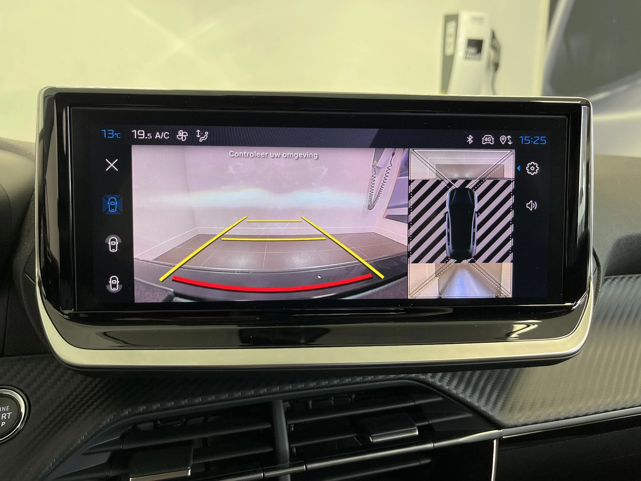 Peugeot-e-208-image-11