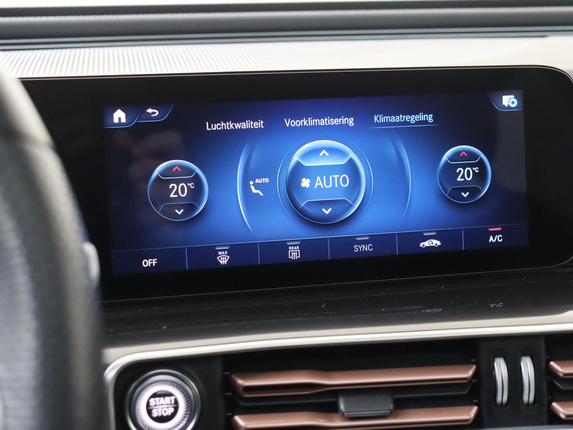 Mercedes-Benz-EQC-image-20