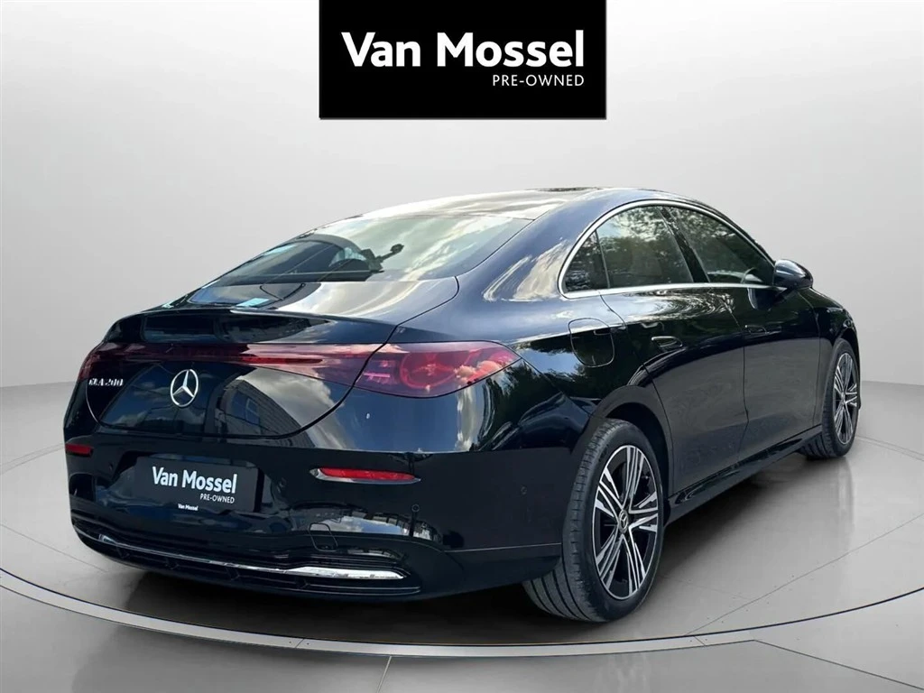 Mercedes-Benz-CLA-image-4