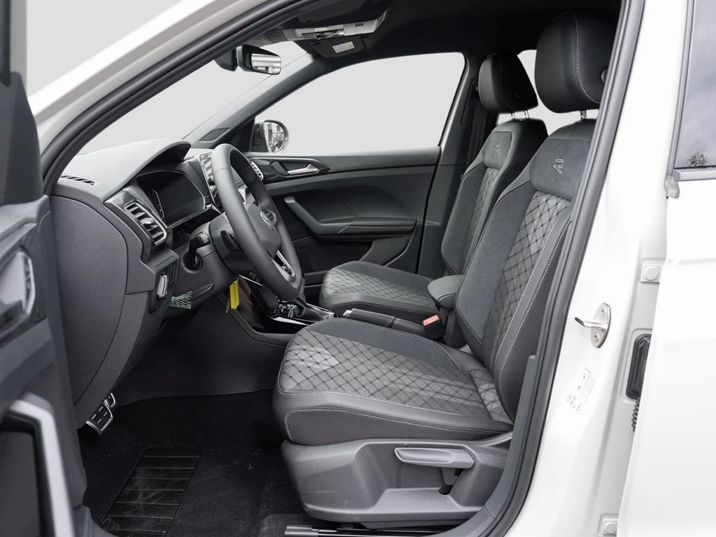 Volkswagen T-Cross R-Line 1.0 TSI AHV RearView BlackStyle