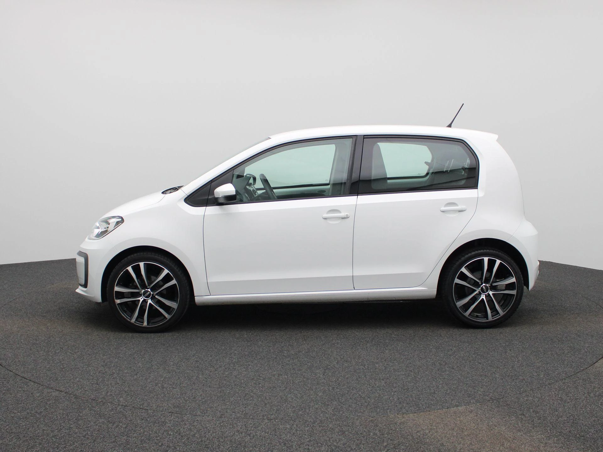Volkswagen-up!-image-3