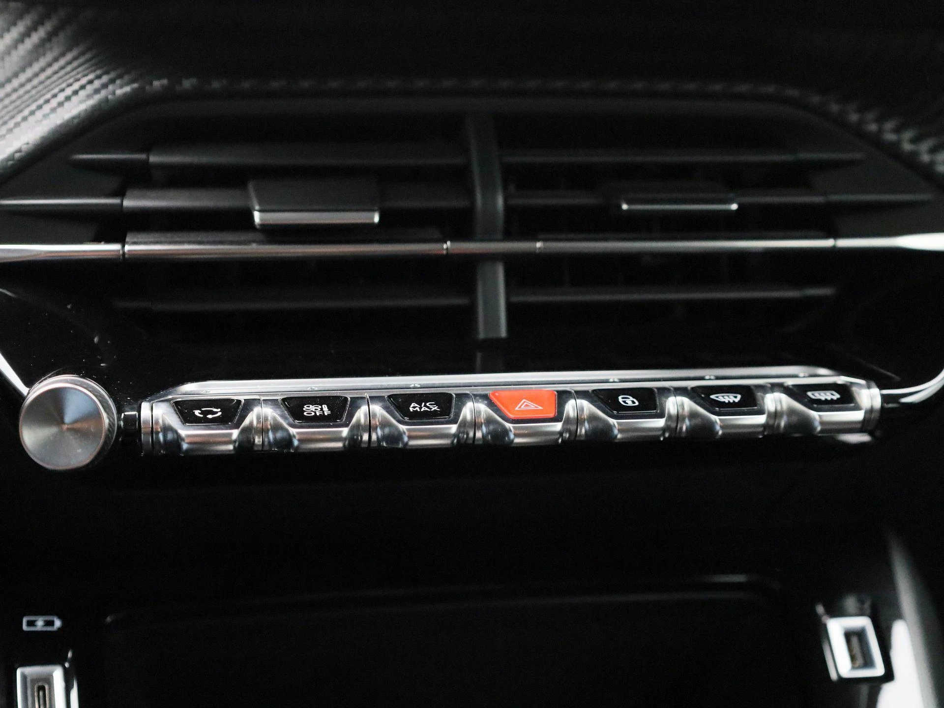 Peugeot-e-2008-image-17