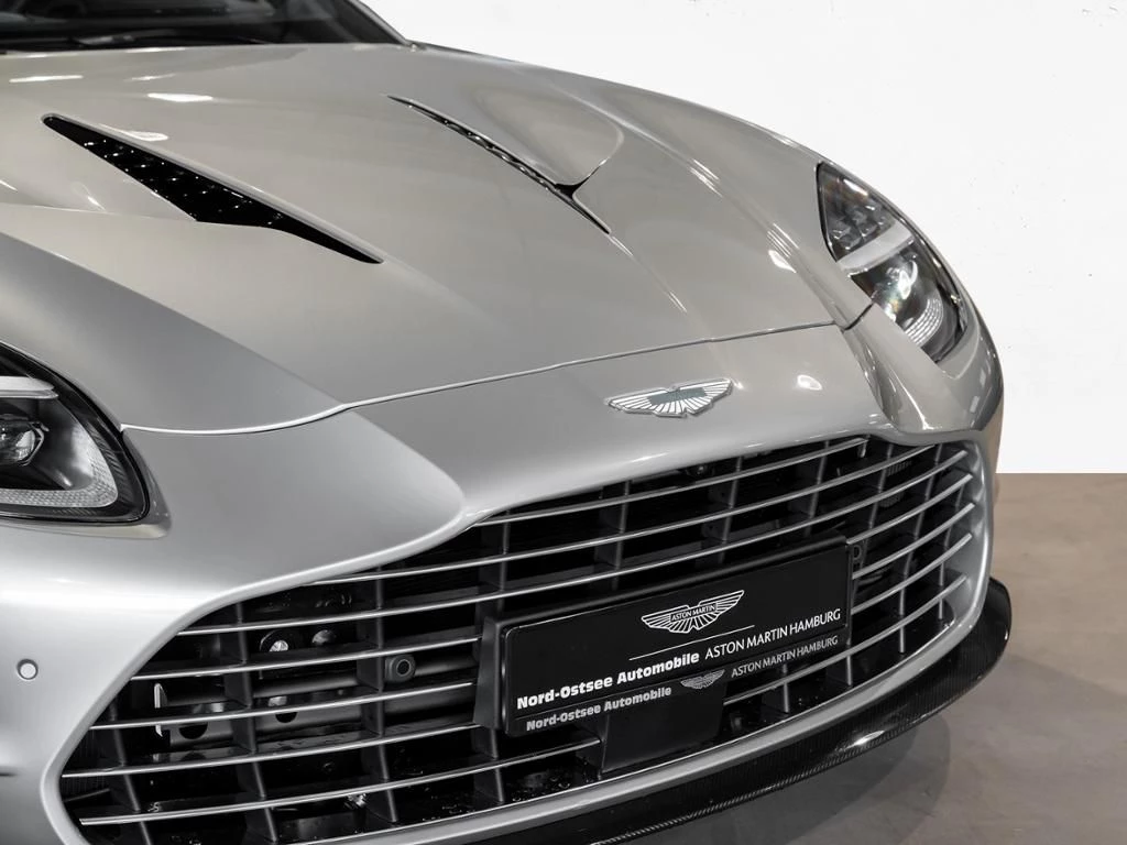 Aston Martin-Vanquish-image-19