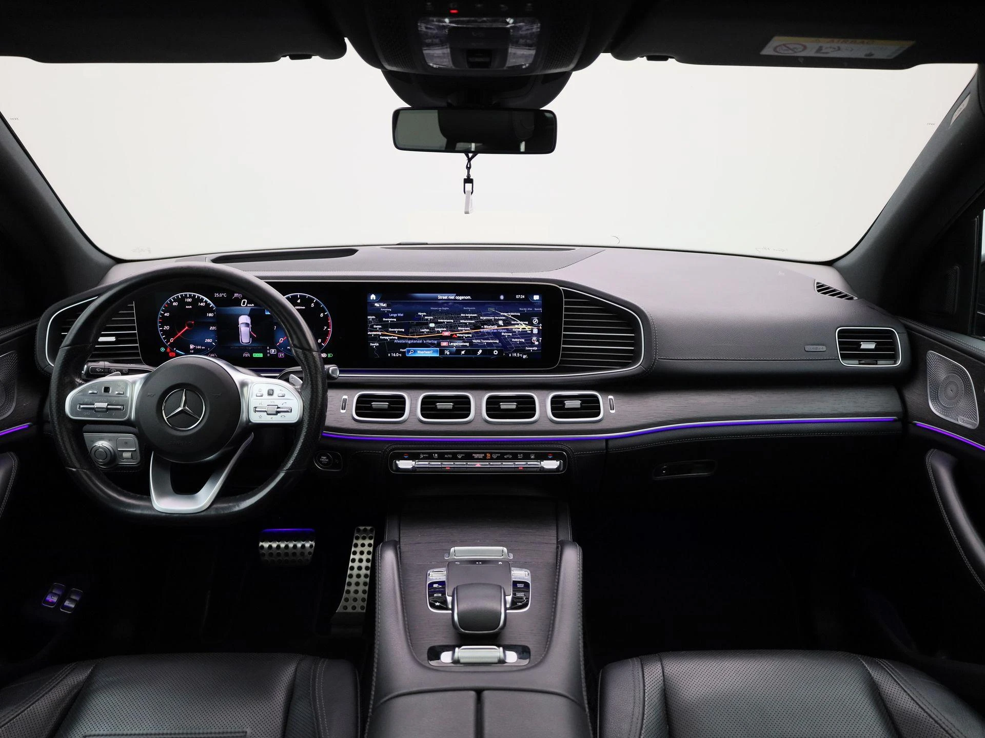 Mercedes-Benz-GLE-image-56