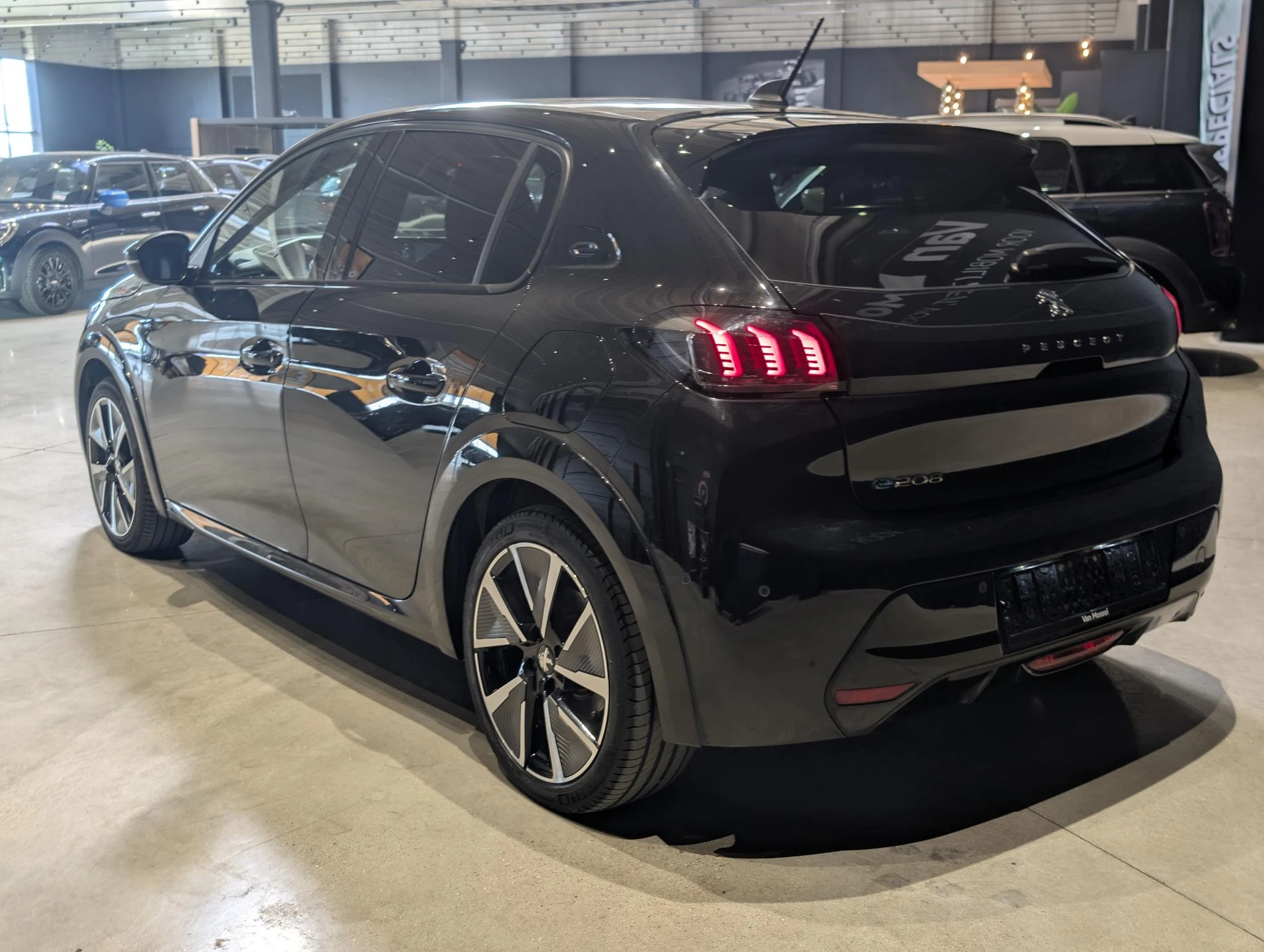 Peugeot-e-208-image-5