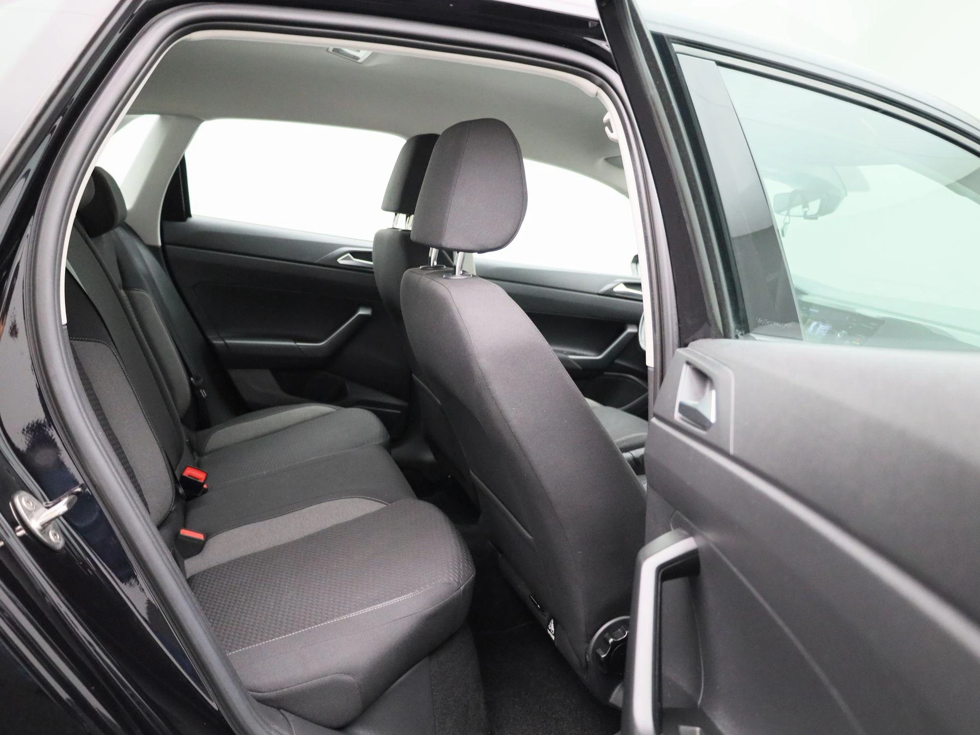 Volkswagen-Polo-image-33