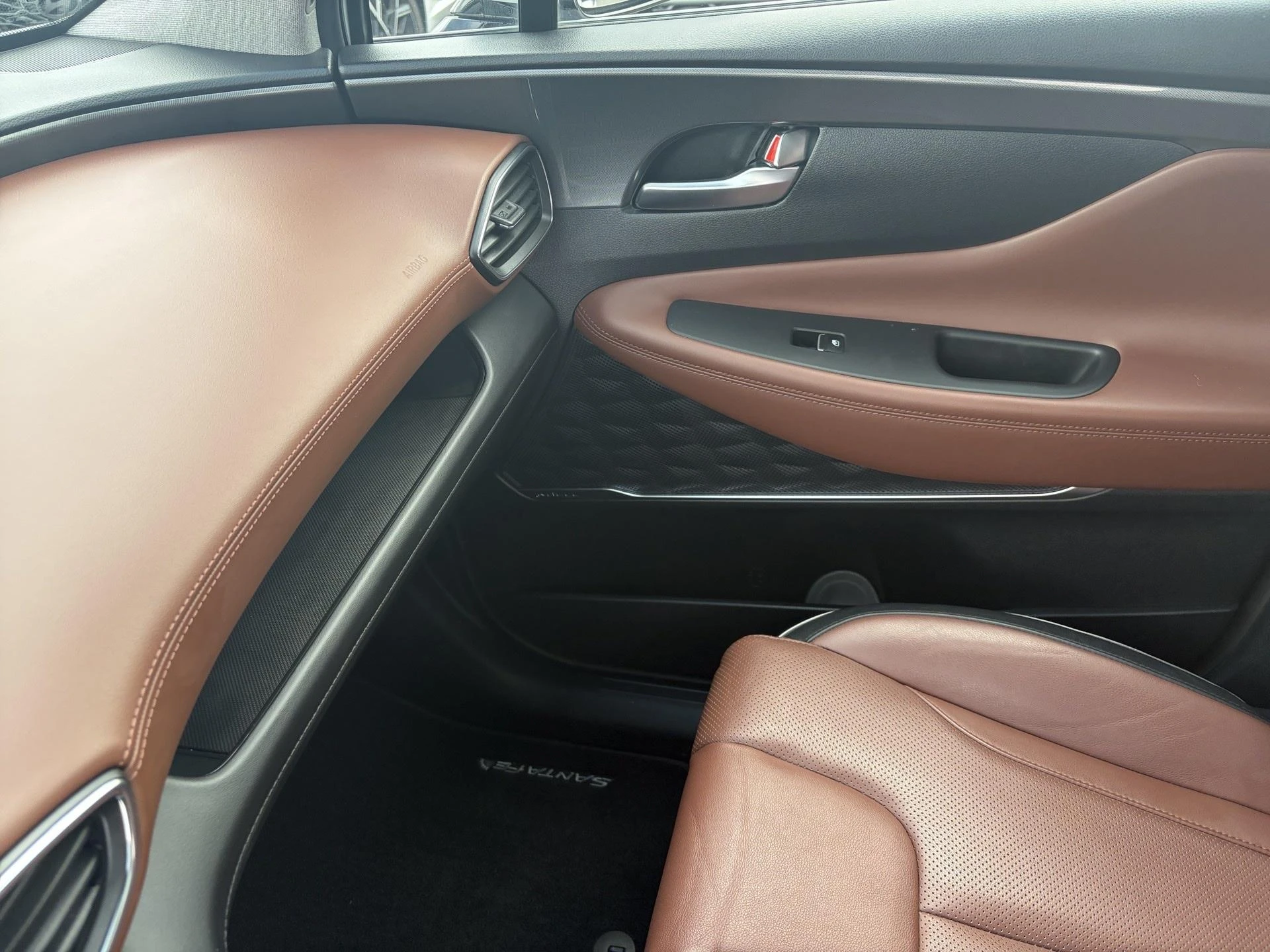 Hyundai-Santa Fe-image-16