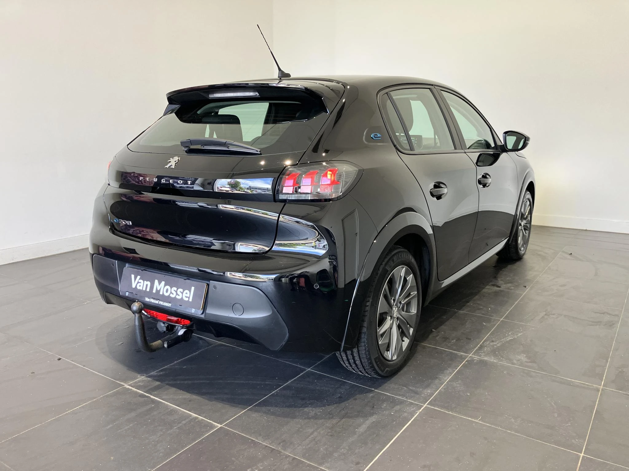 Peugeot-e-208-image-5