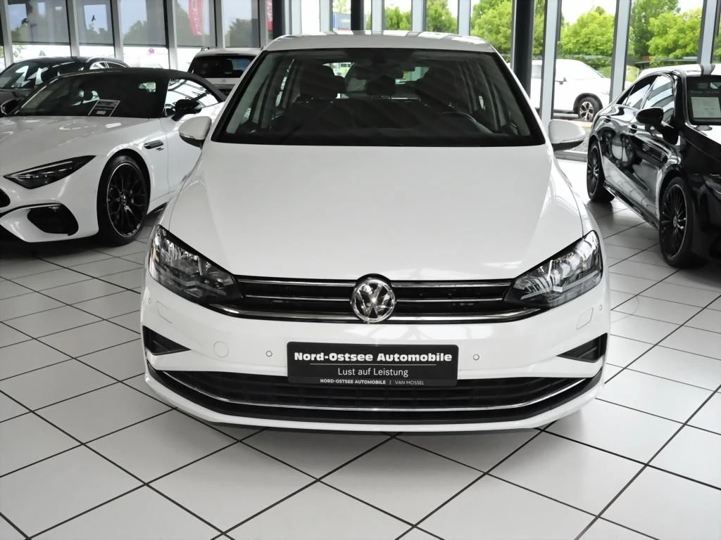 Volkswagen-Golf Sportsvan-image-2