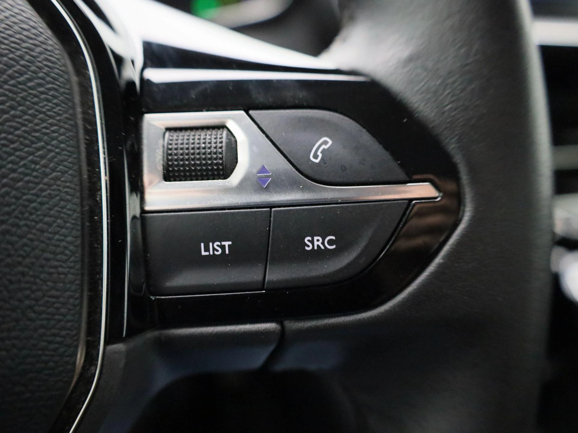 Peugeot-e-208-image-17