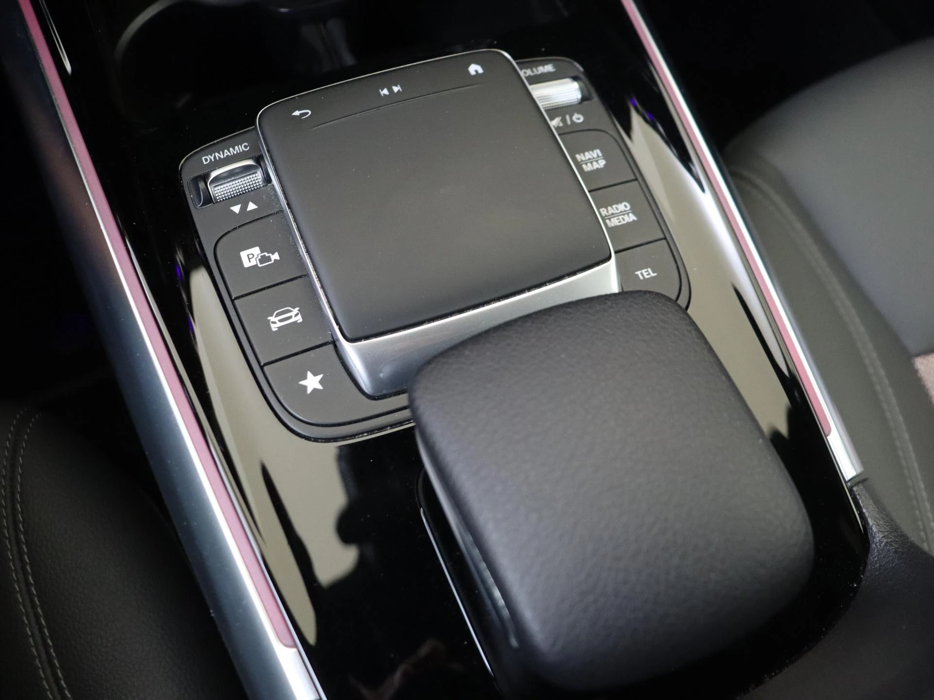 Mercedes-Benz-EQA-image-24