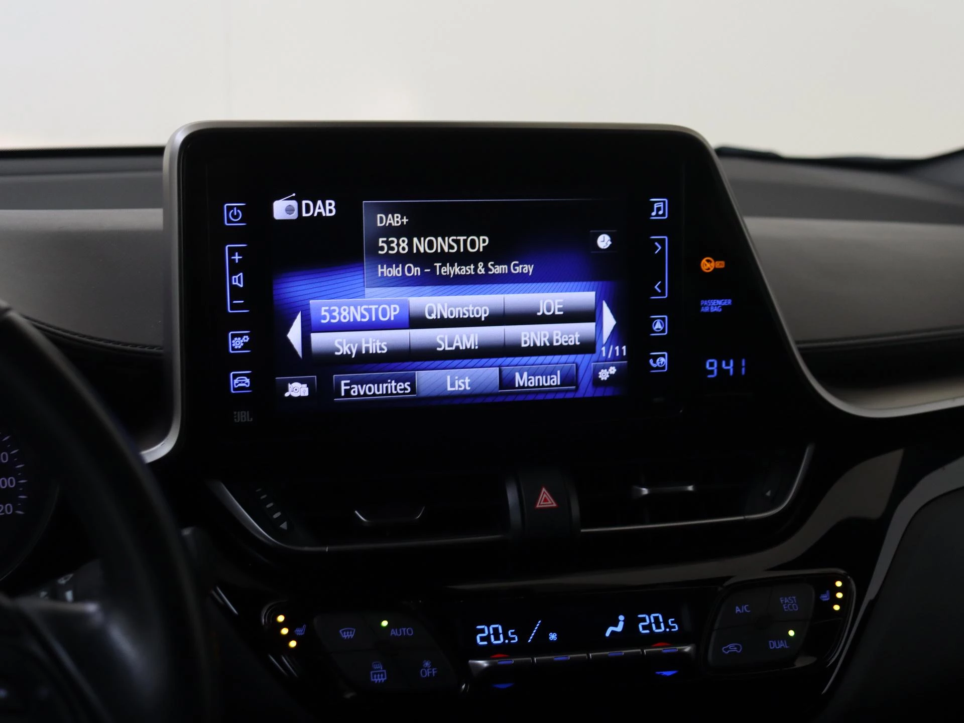 Toyota-C-HR-image-19