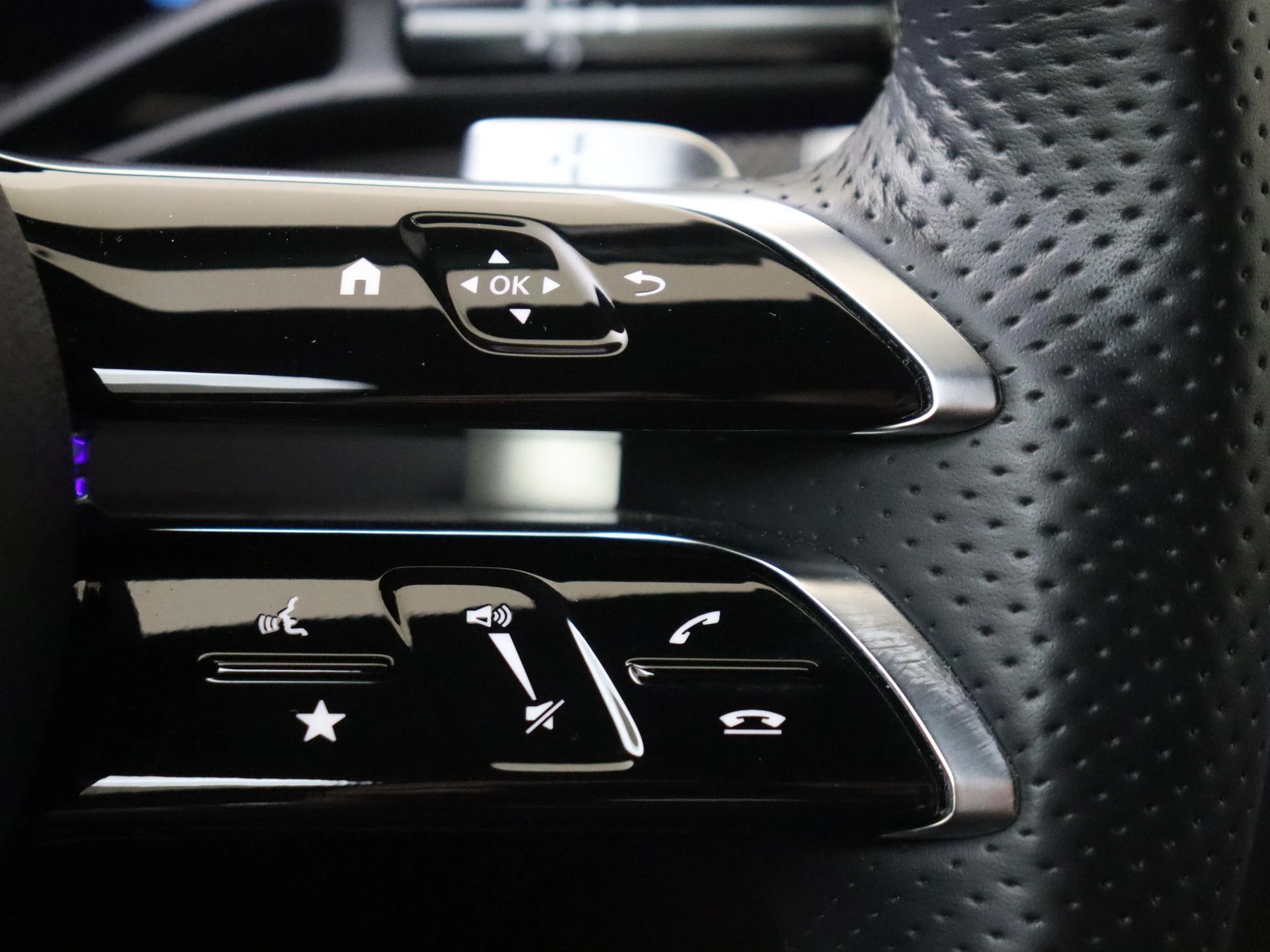 Mercedes-Benz-GLC-image-12