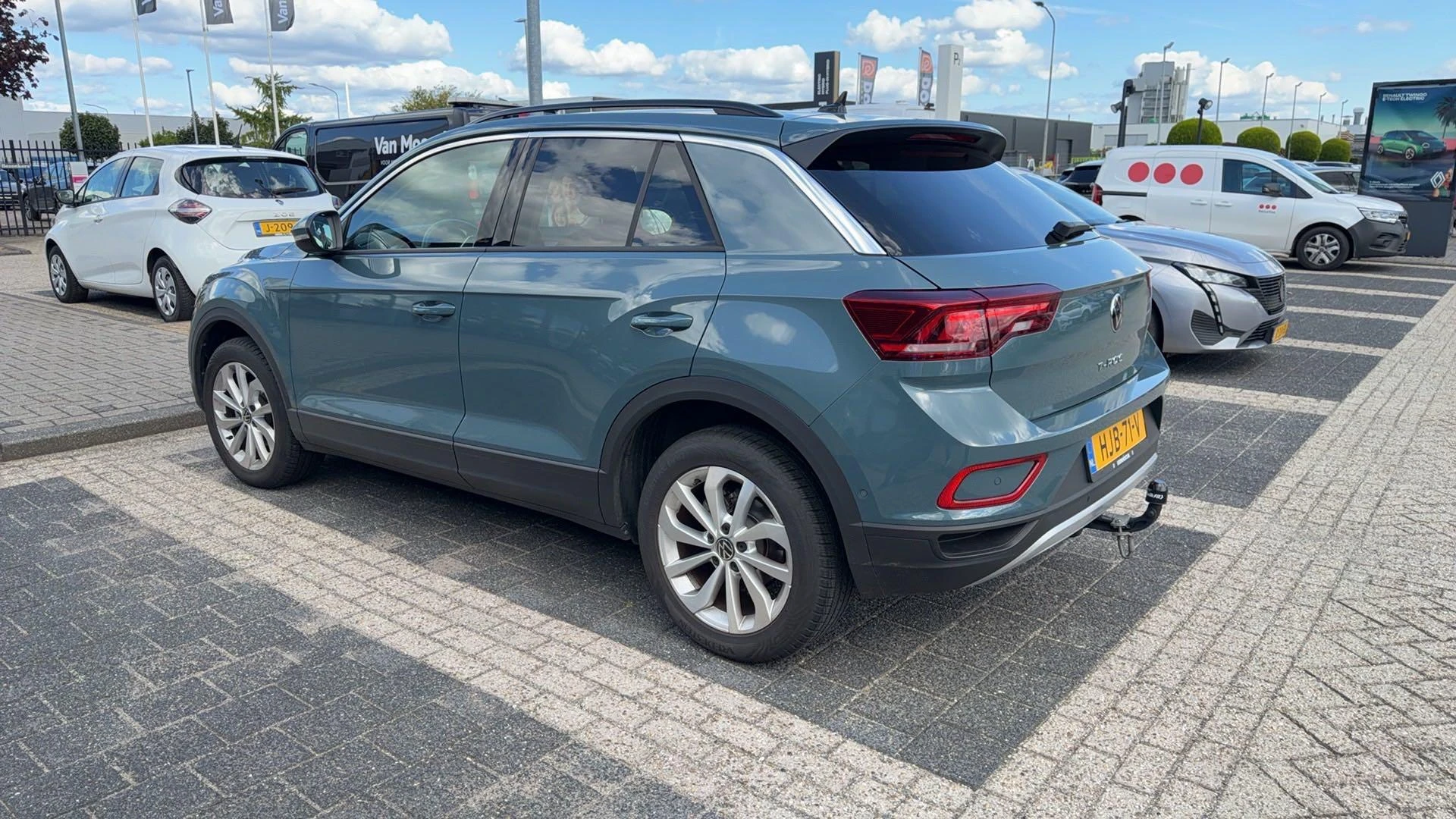 Volkswagen-T-Roc-image-1