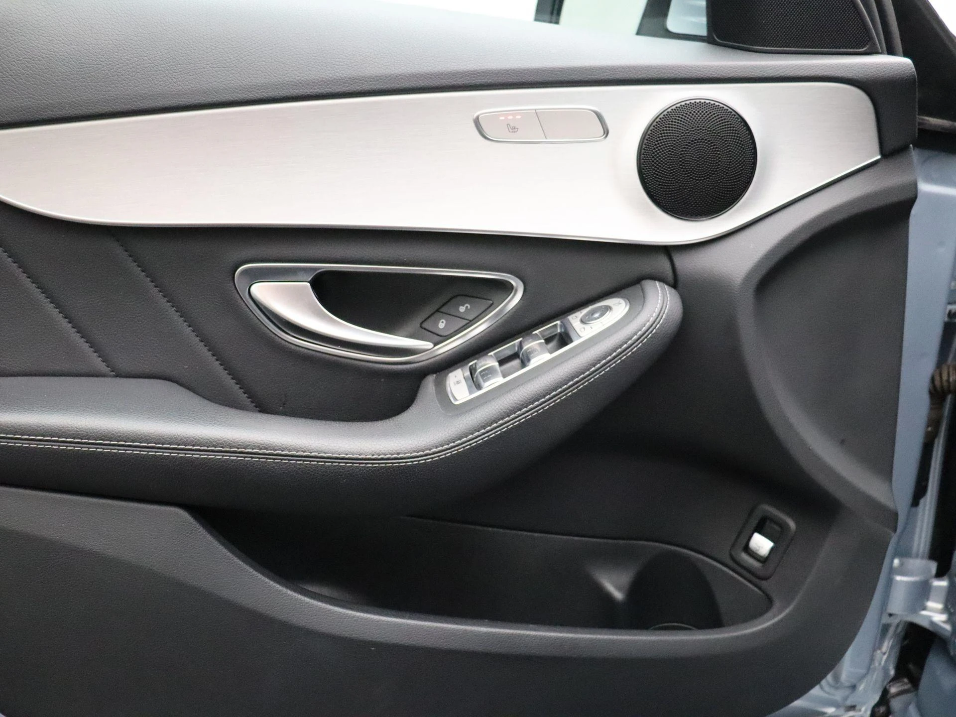 Mercedes-Benz-C-Klasse-image-10