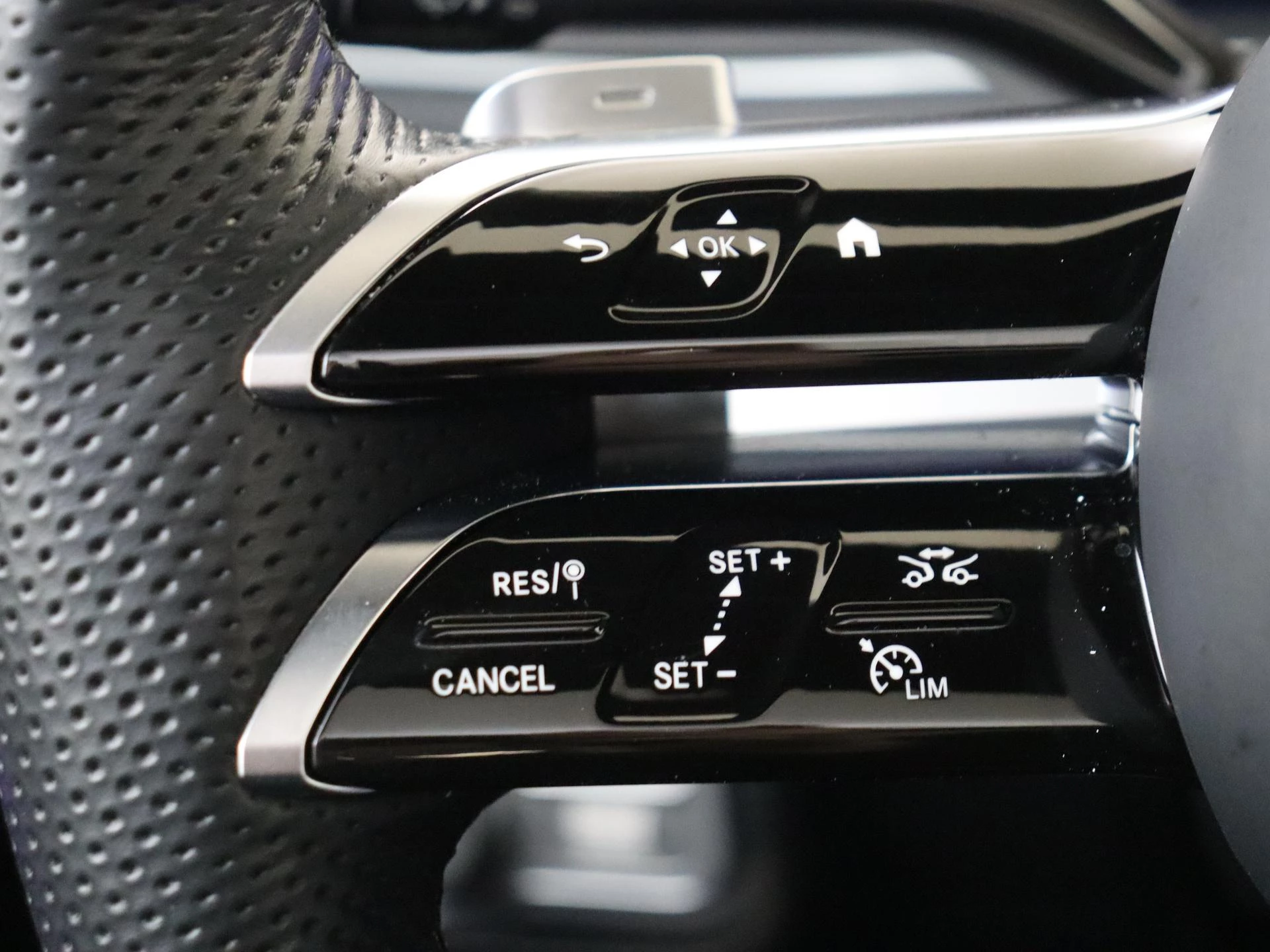 Mercedes-Benz-GLE-image-12