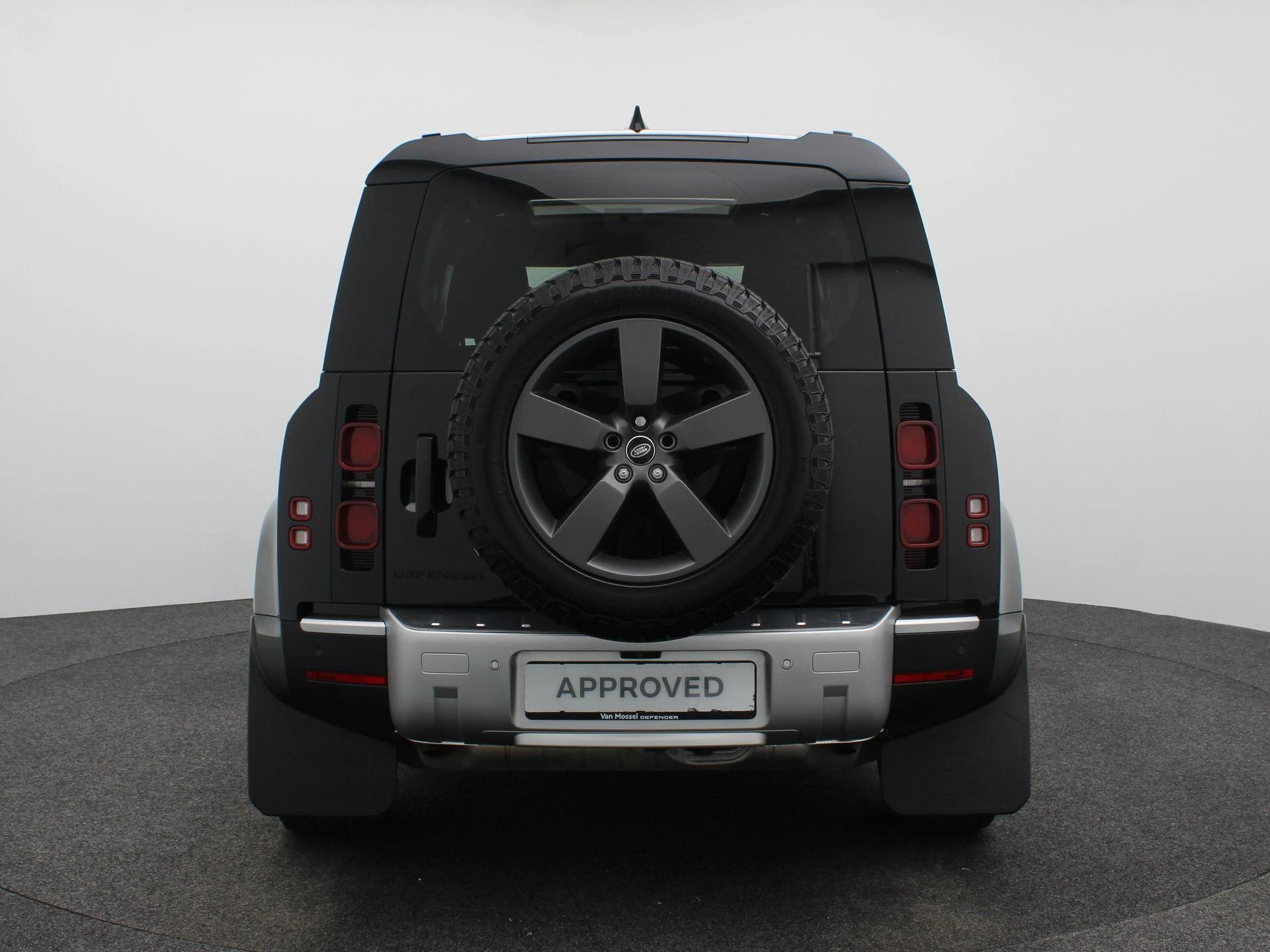 Land Rover-Defender-image-4