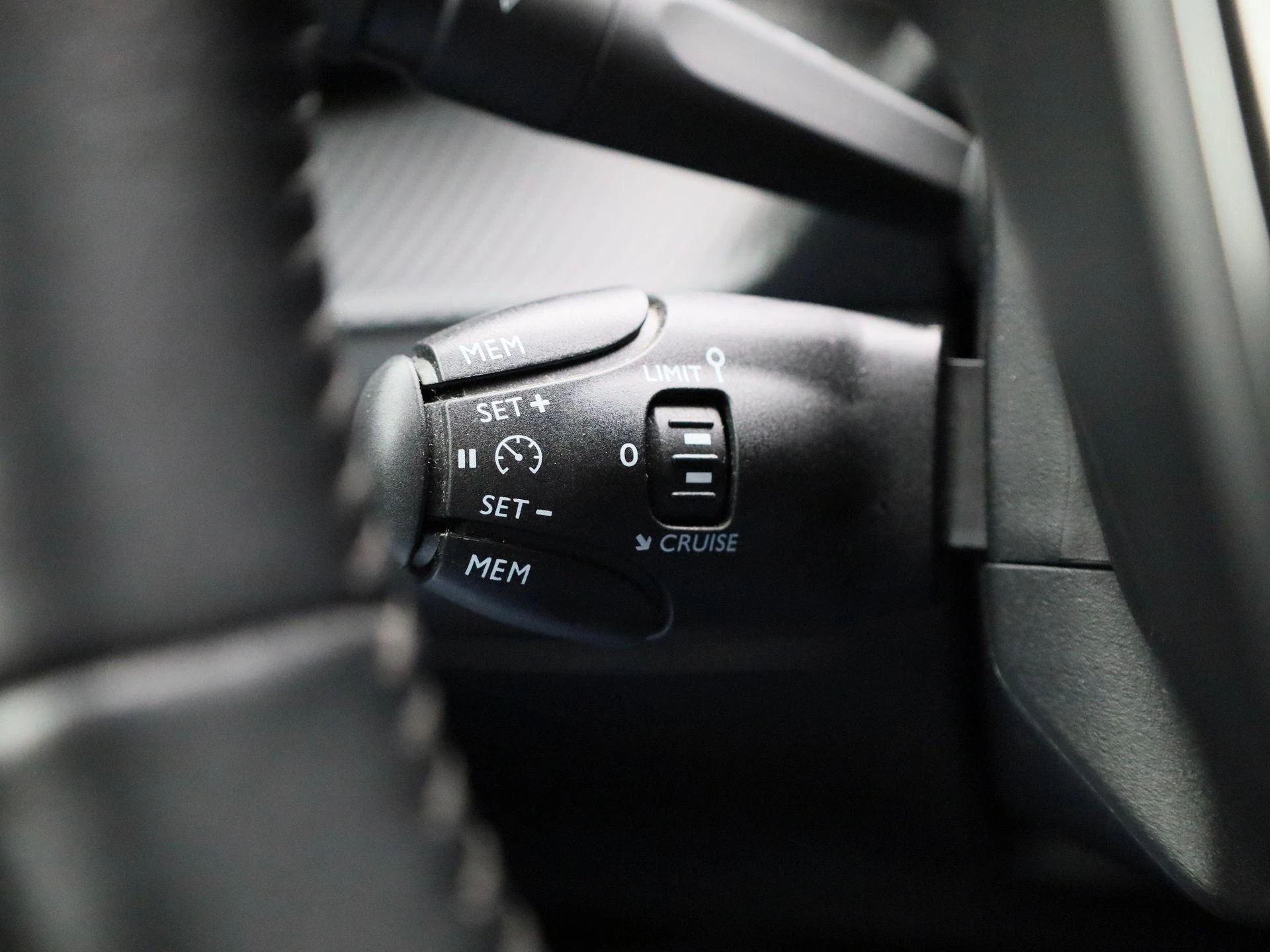 Peugeot-e-2008-image-26