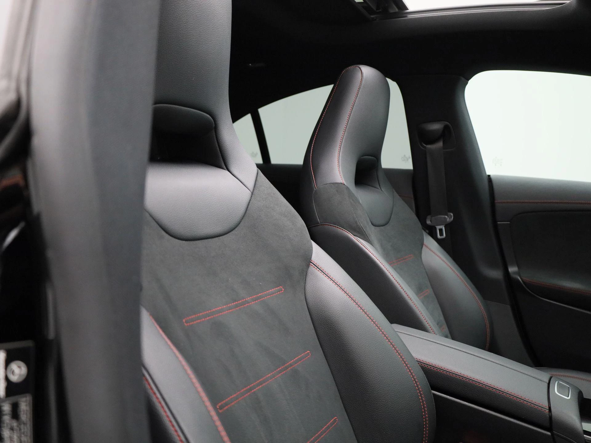 Mercedes-Benz-CLA-image-39